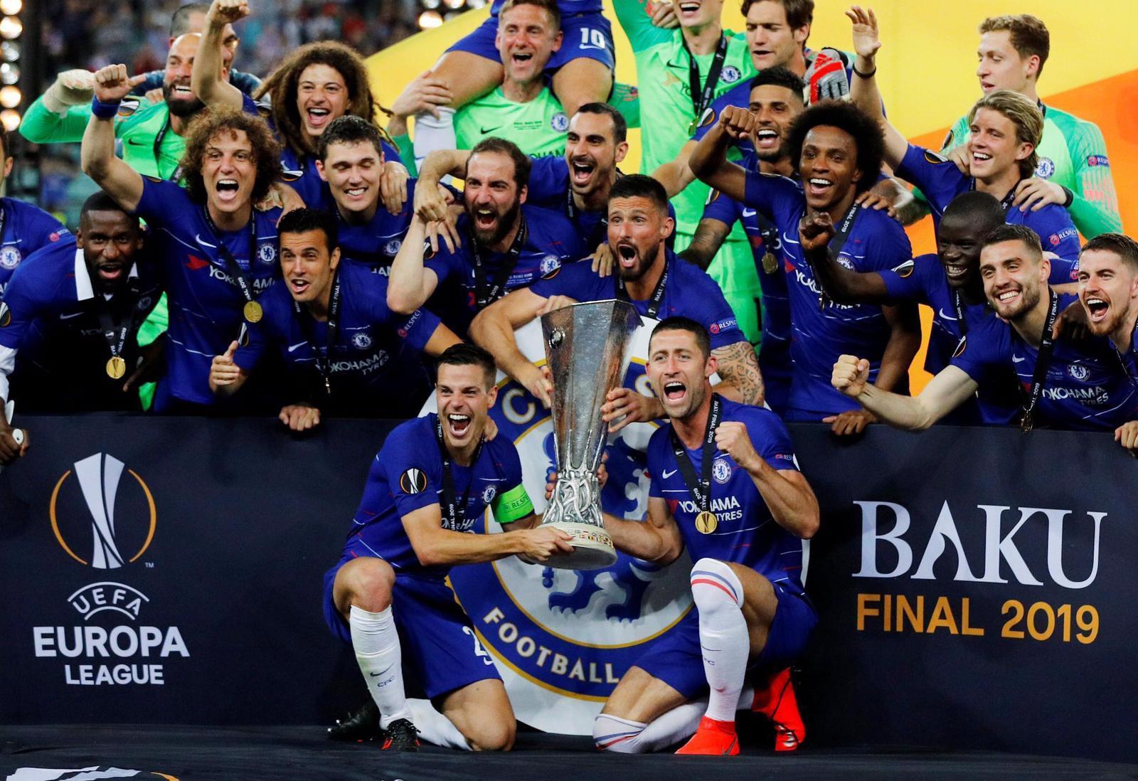 Equipe do chelsea em 2018 comemorando o título - história da liga europa