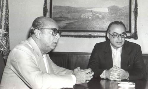 Figueiredo, presidente do regime militar, e paulo maluf conversando. Desvio de dinheiro