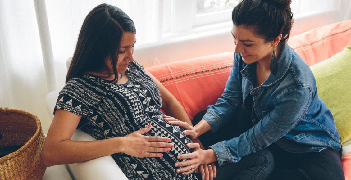 doula e mulher grávida