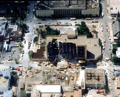 Fotografia aérea do edifício federal alfred p. Murrah após o atentado