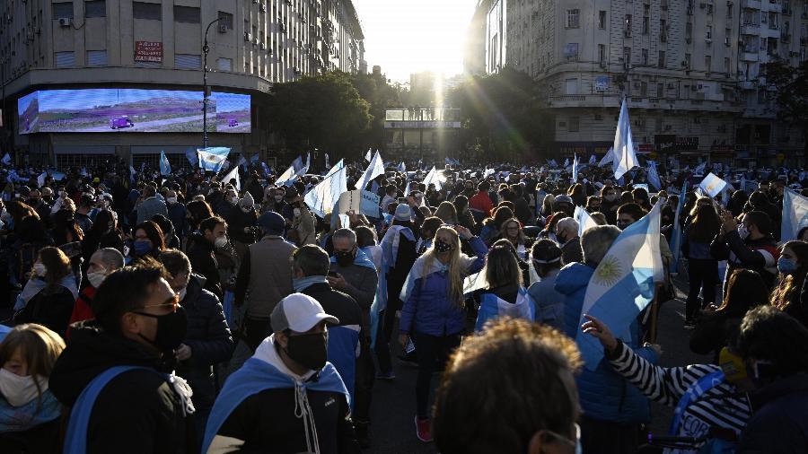 Foto mostra os protestos na argentina em crise