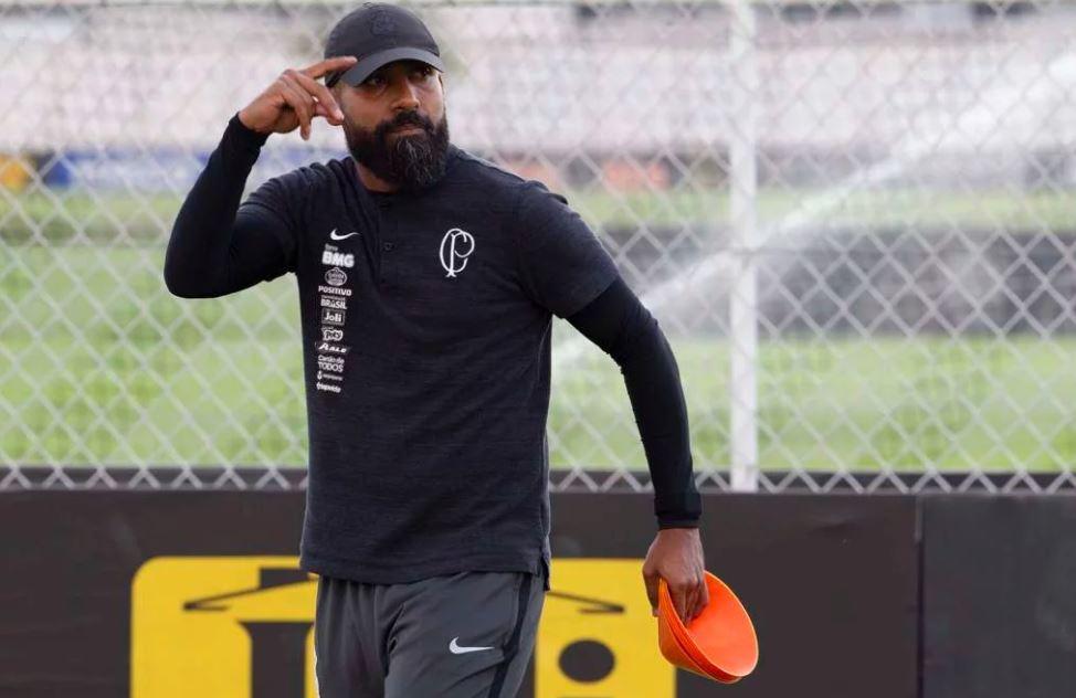 Vote na enquete quem deve ser o novo técnico do Corinthians? DCI