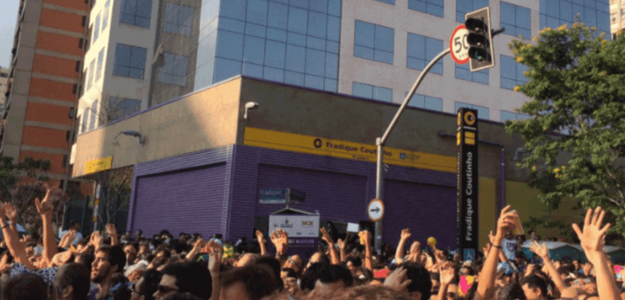 O bairro de pinheiros durante o carnaval