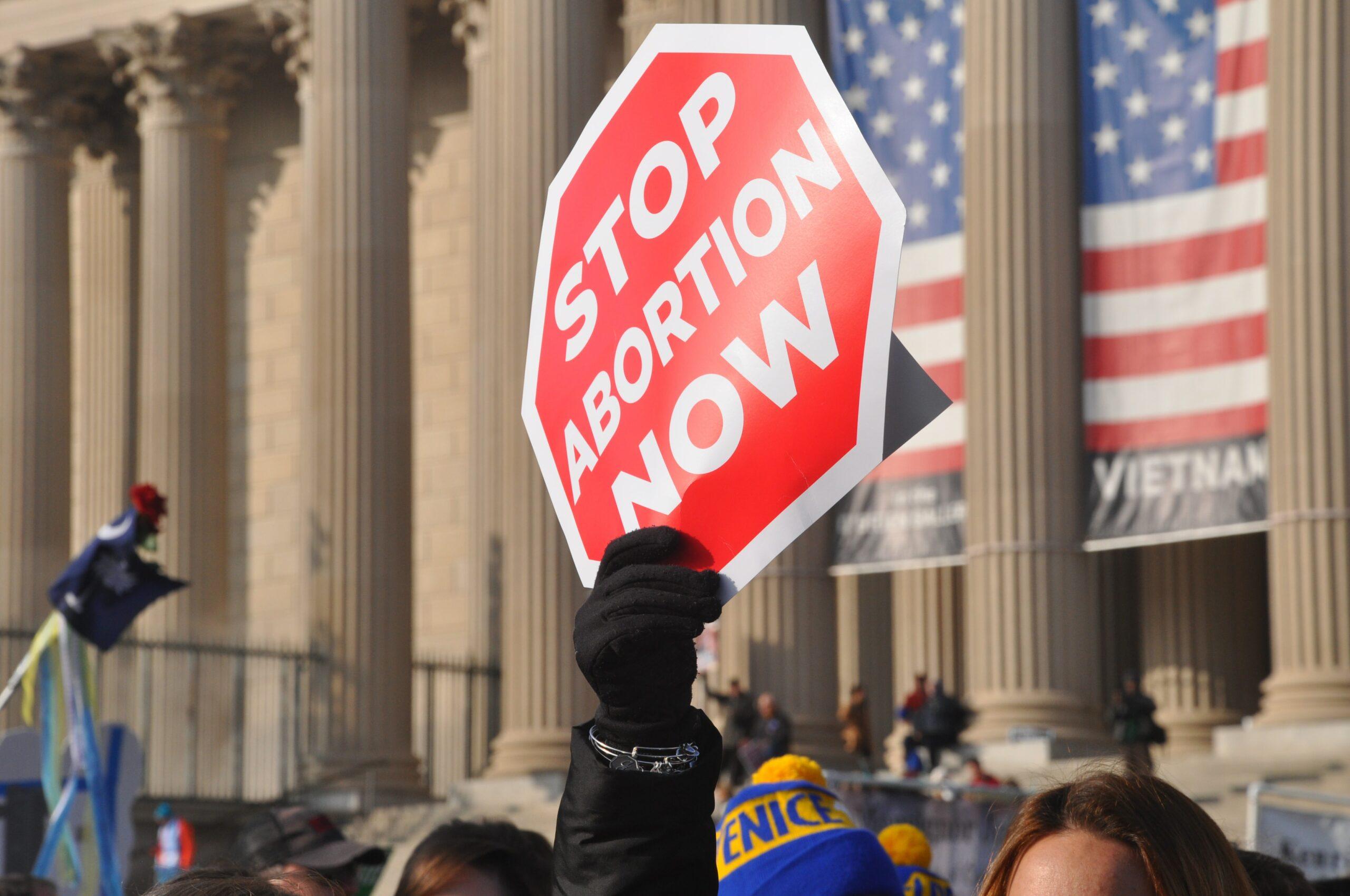 Posicionamento de amy coney barrett contra o aborto