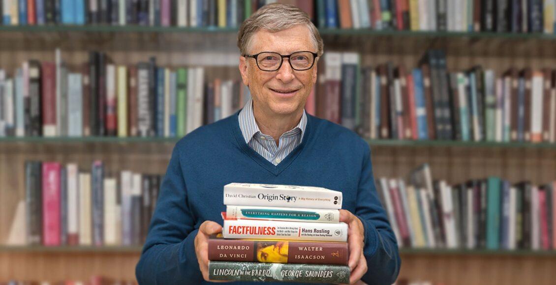 Bill Gates e alguns dos seus livros preferidos