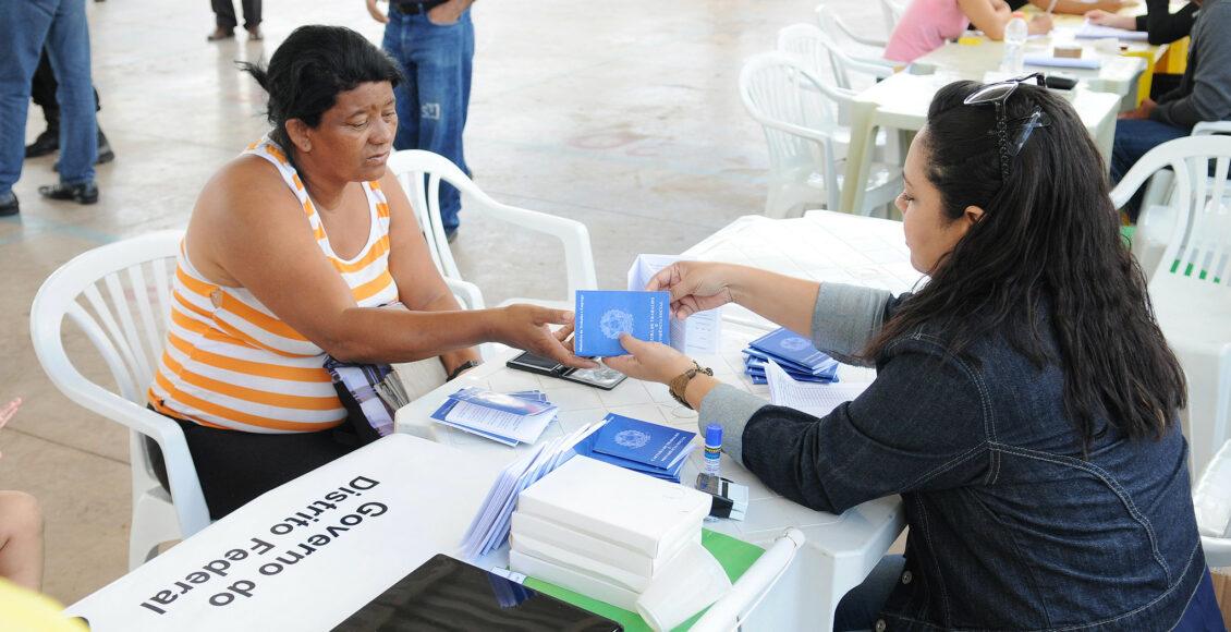 Carteira de trabalho. Contribuição do INSS