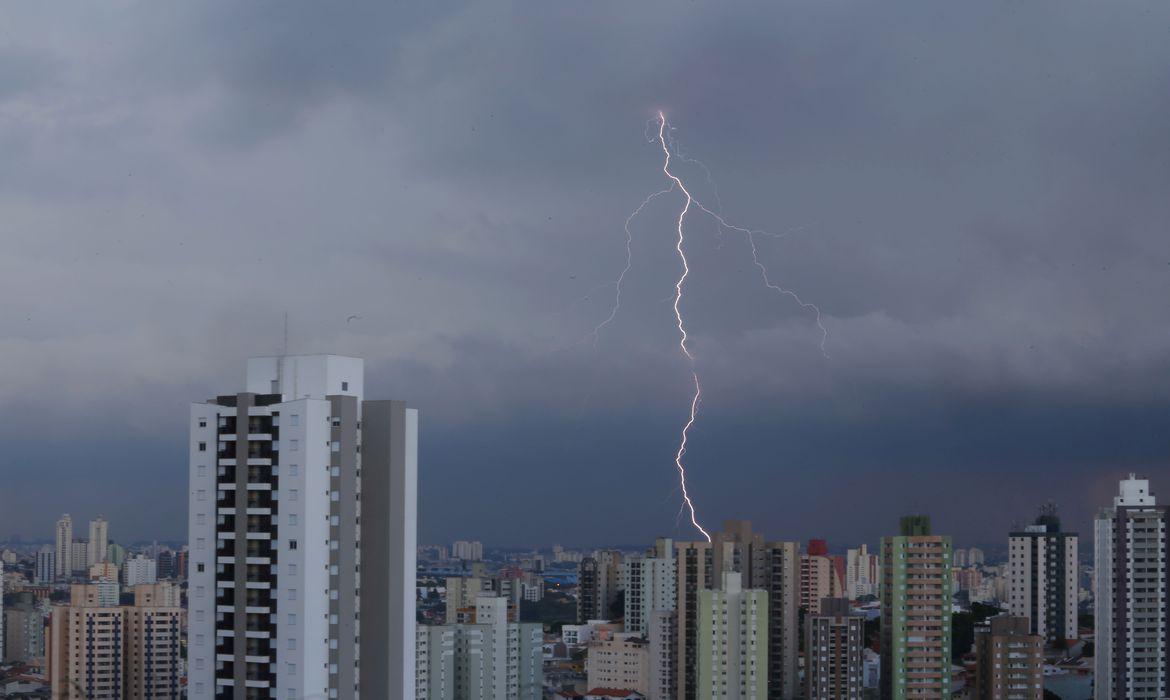 Previsão do tempo sp para o feriado de 2 de novembro é chuva