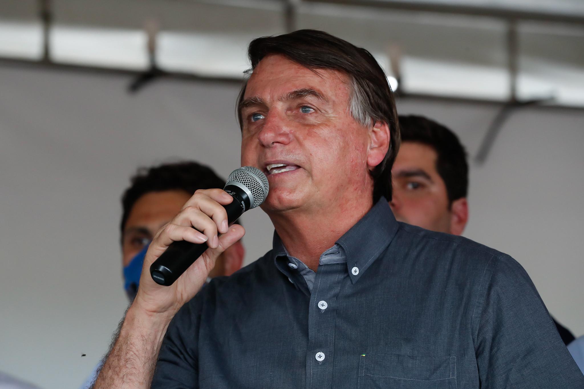 Após "piada" homofóbica de bolsonaro, governador quer processá-lo