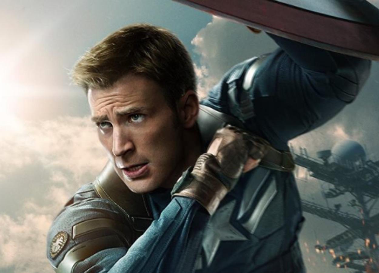 Eita Capitão! Sem camisa Chris Evans revela tatuagens secretas