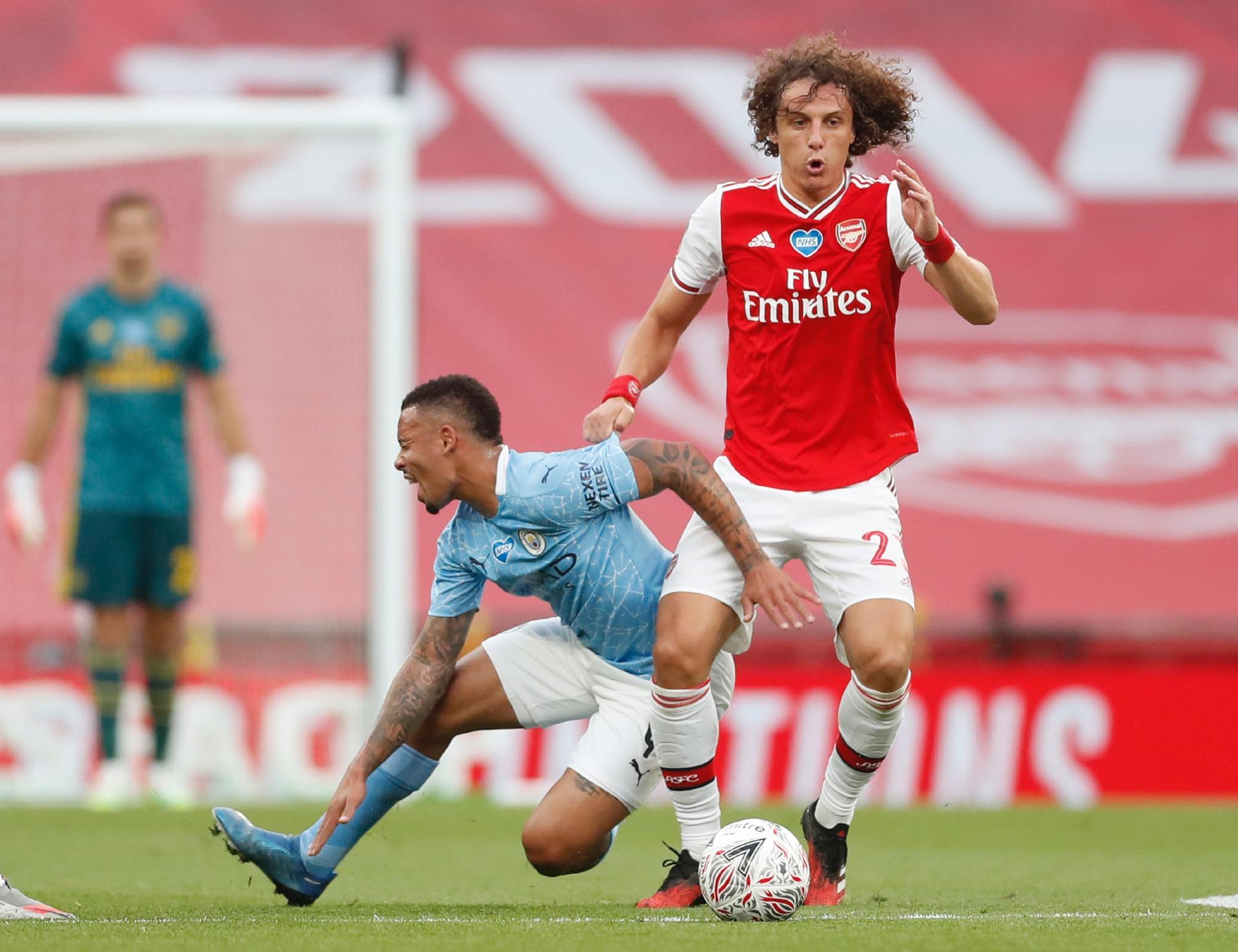 Duelo entre brasileiros no clássico: gabriel jesus x david luiz