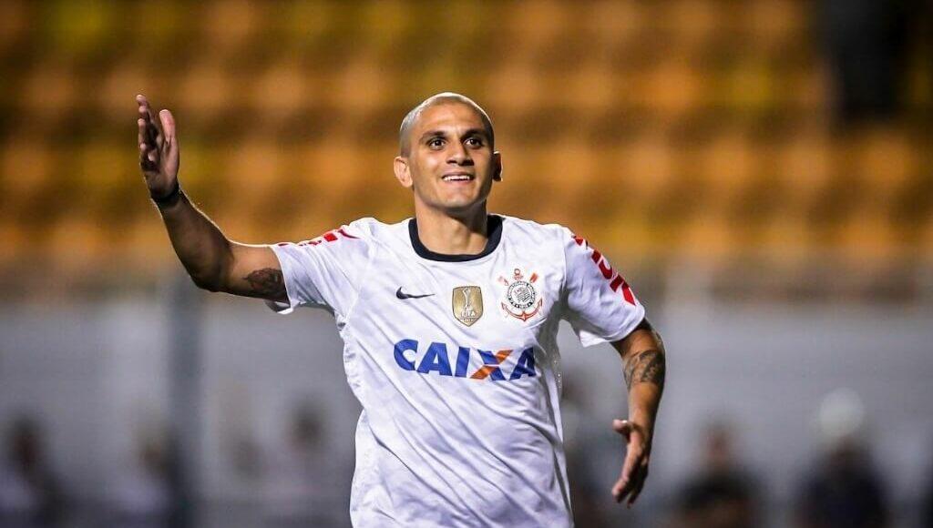 Fábio Santos chega para sua segunda passagem no Corinthians