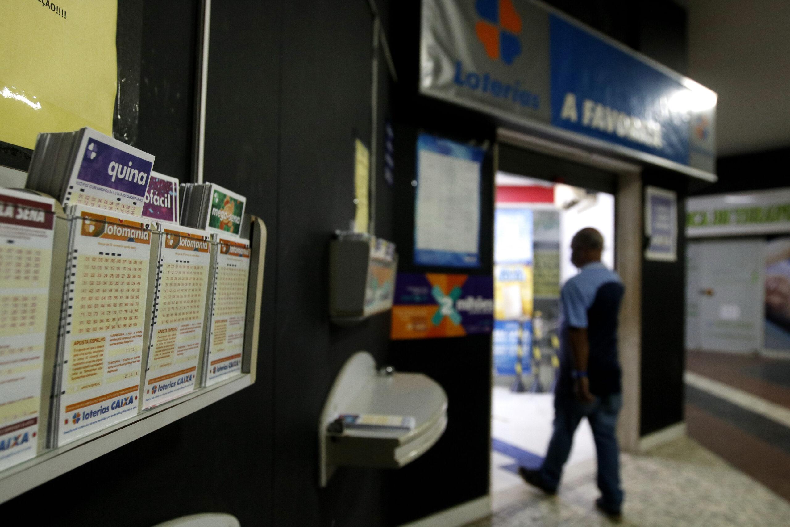 A partir do mês que vem, lotéricas da caixa não terão mais sistema do banco do brasil. Foto: tânia rêgo/agência brasil