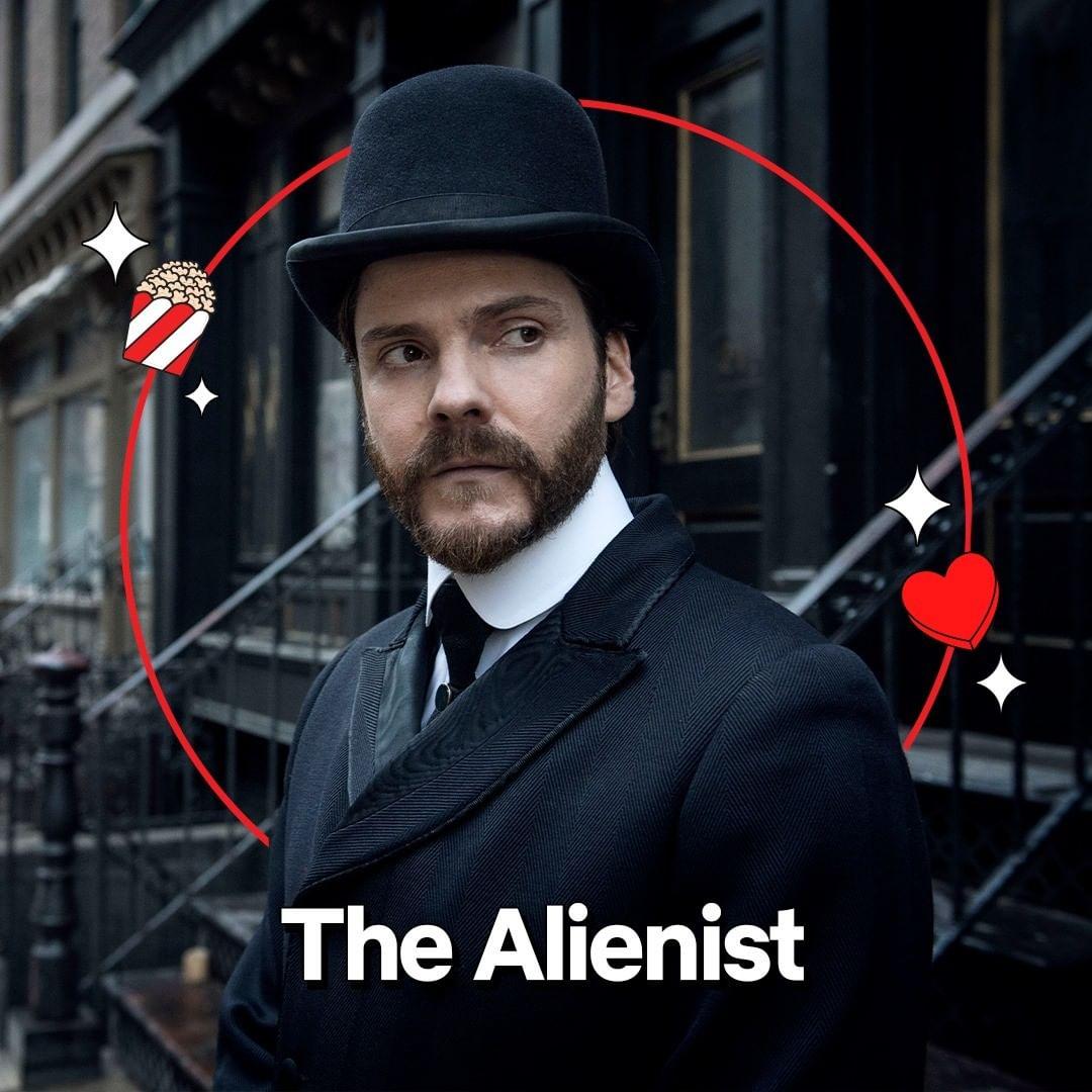 Imagem mostra personagem da série the alienist