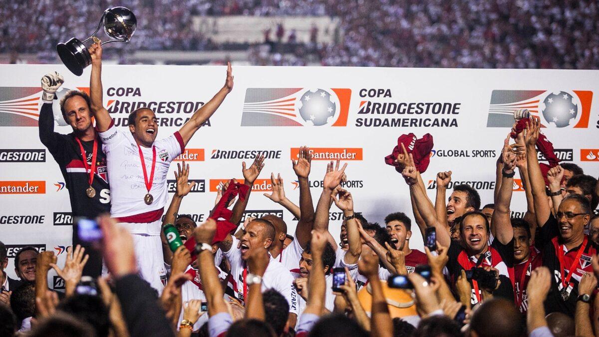 Embora o jogo não tenha terminado, são paulo ficou com sul-americana de 2012