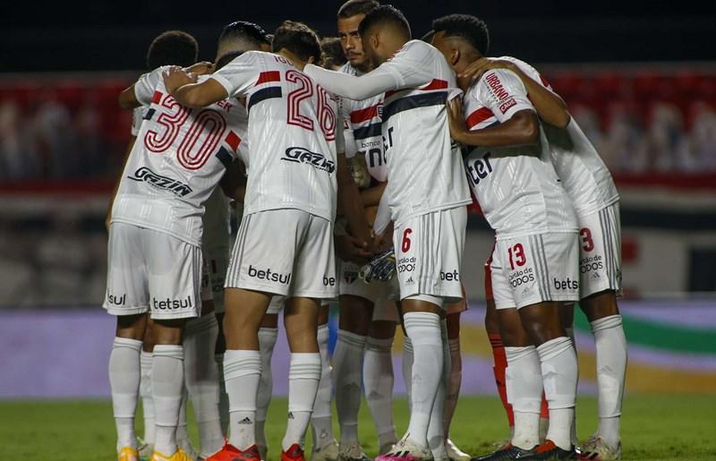 Jogos de futebol neste domingo