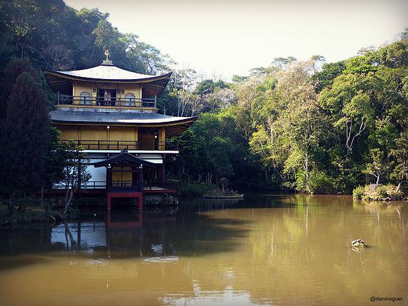 Templo kinkaku fica na cidade sede de a fazenda