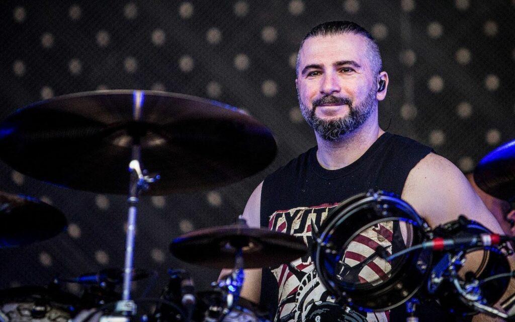 Baterista John Dolmayan