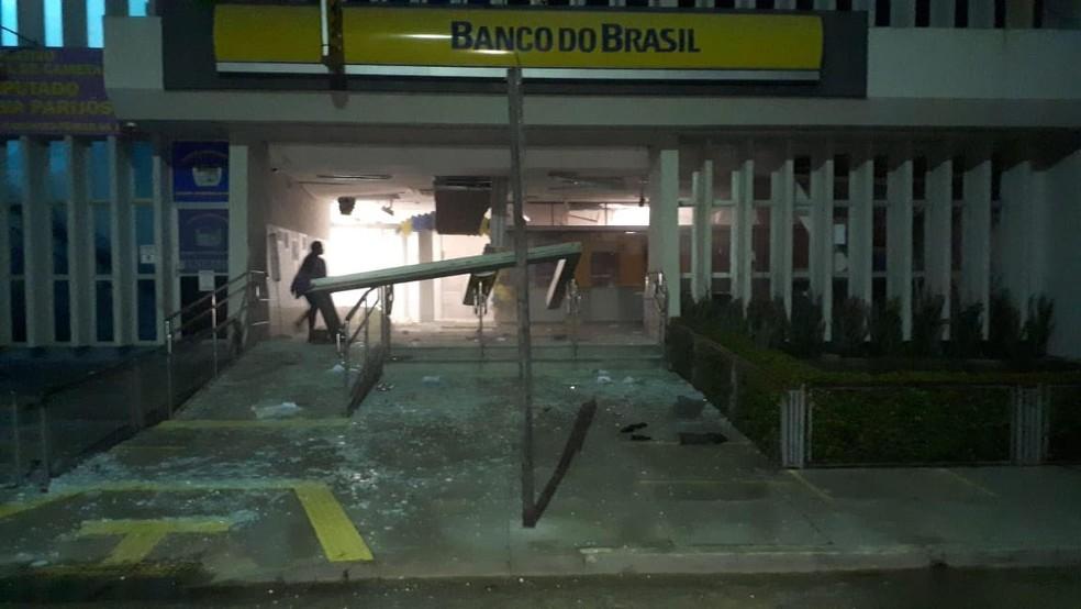 Agência do banco do brasil destruída em cametá