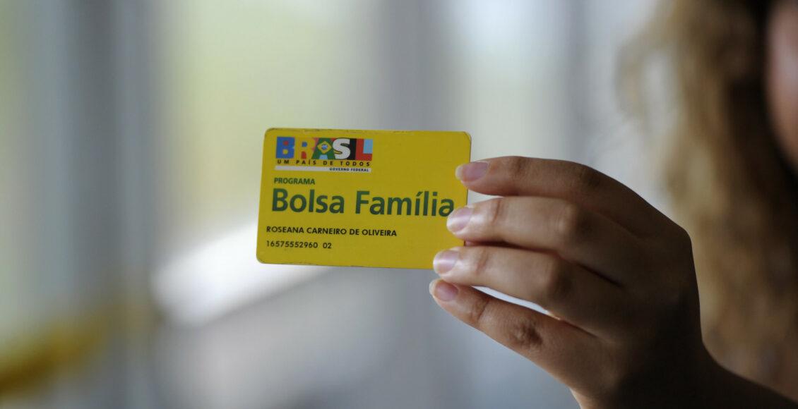 Cartão do Bolsa Família. Auxílio emergencial.