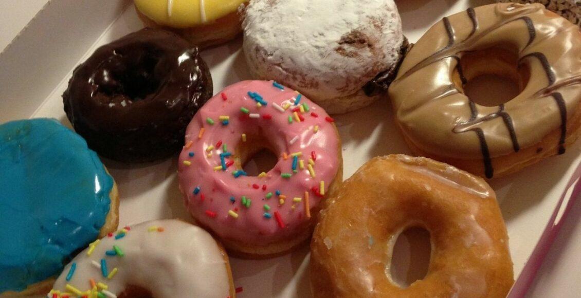 Imagem mostra donuts variados