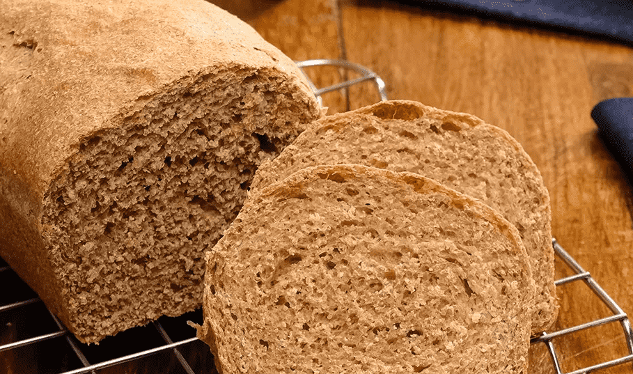 Imagem mostra pão caseiro integral