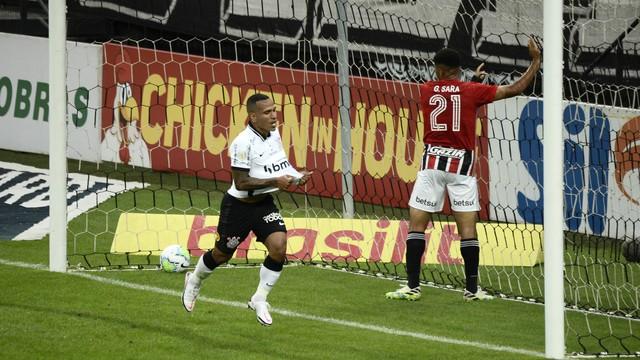 Corinthians vence São Paulo e mantem tabu