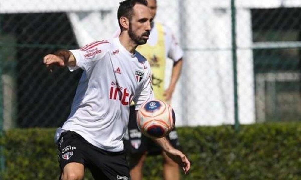 Titular absoluto, juanfran retomou vaga após ficar um período no banco