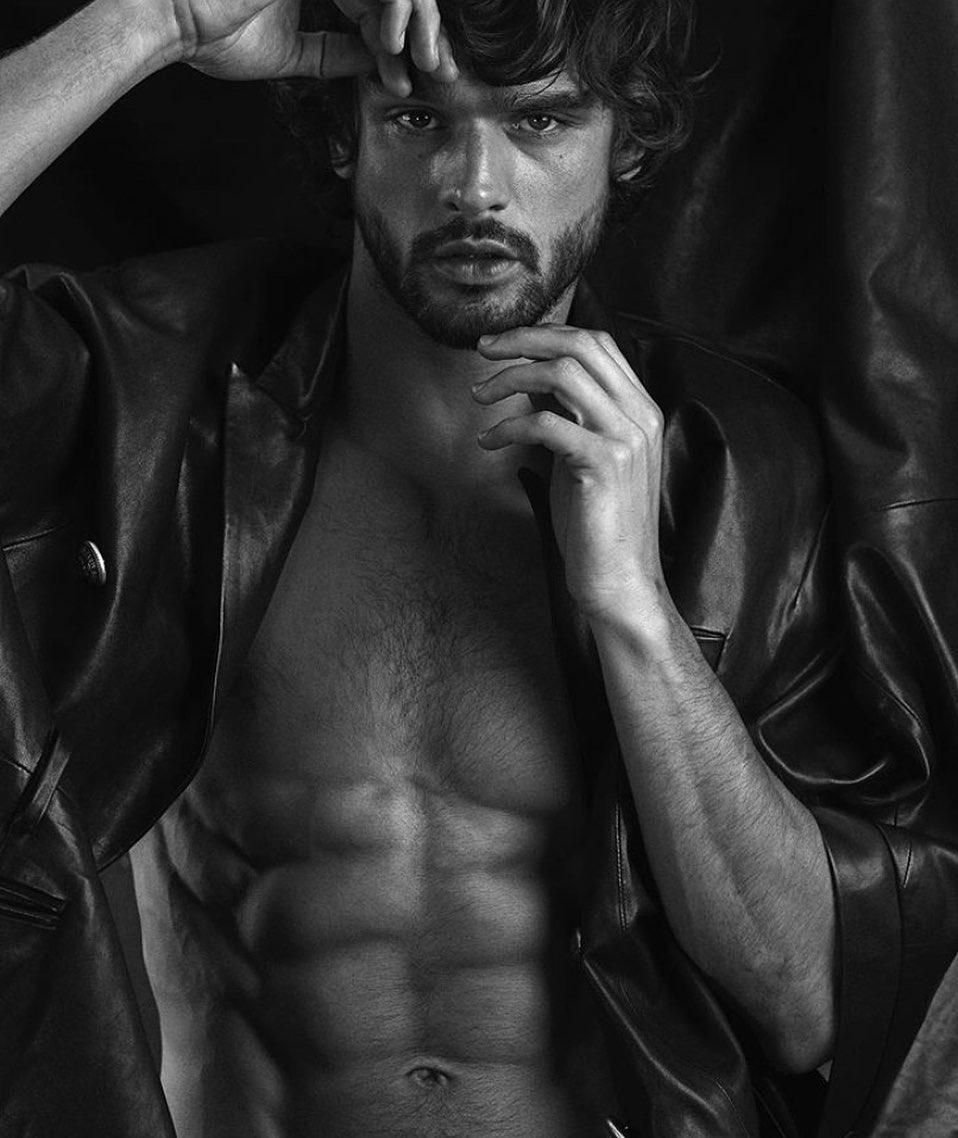 Imagem mostra o modelo marlon teixeira