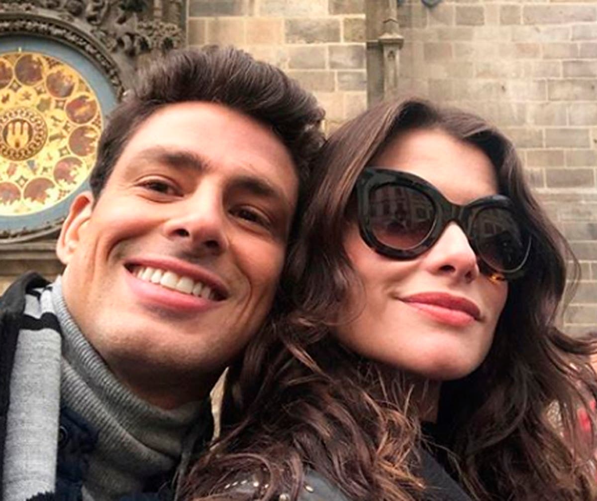 Na imagem alinne moraes e cauã reymond