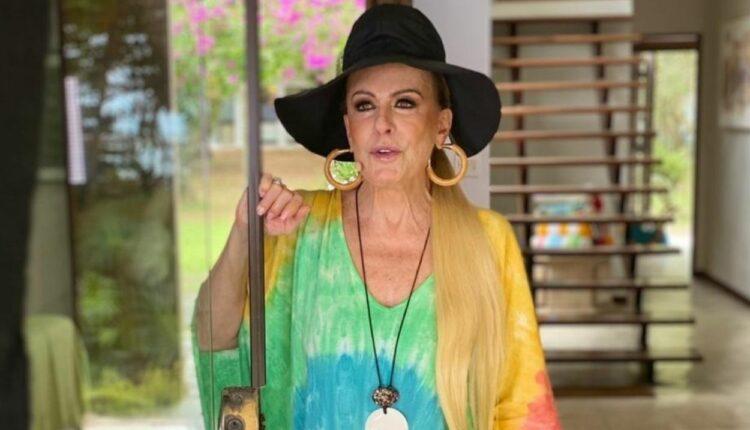 Imagem mostra ana maria braga na casa de praia