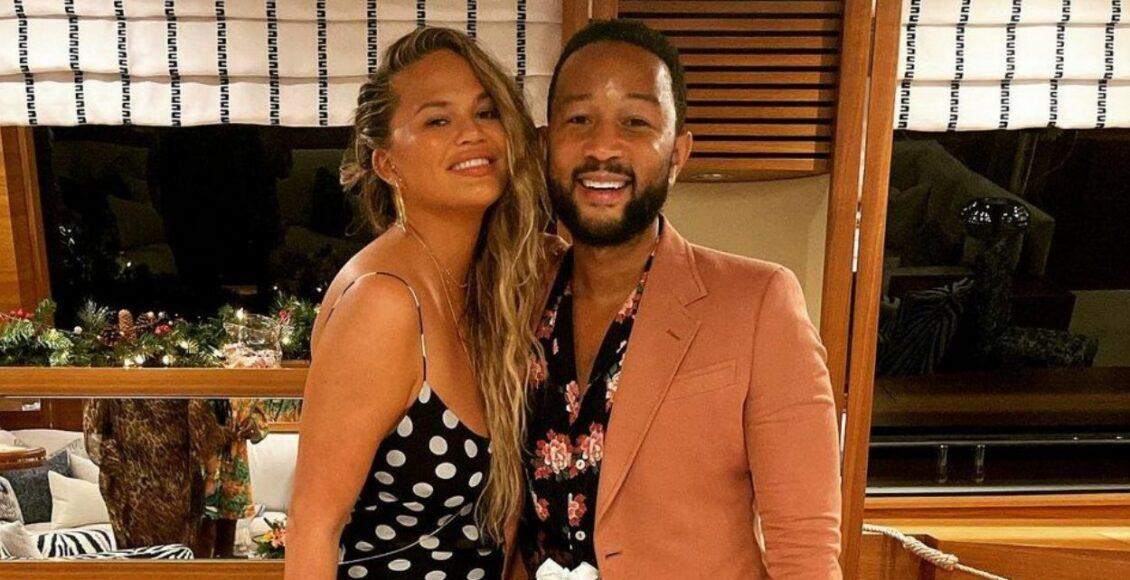 Imagem mostra Chrissy Teigen e John Legend