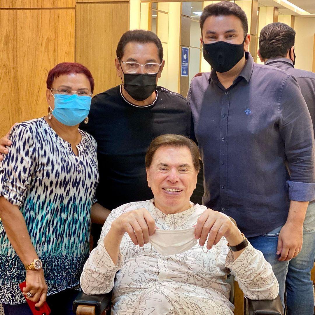 Imagem mostra silvio santos no salão do jassa