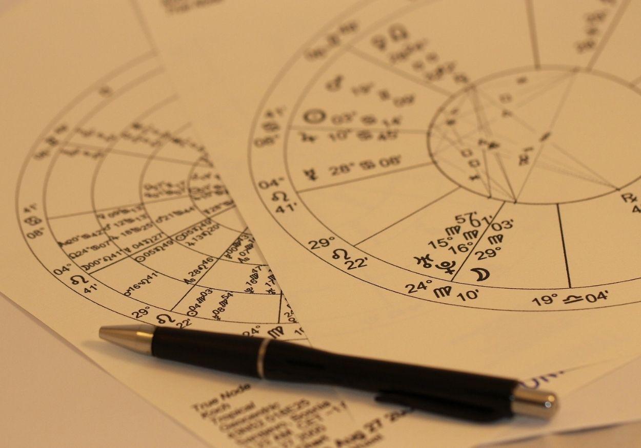 Cursos de astrologia online: descubra como desenvolver essa habilidade