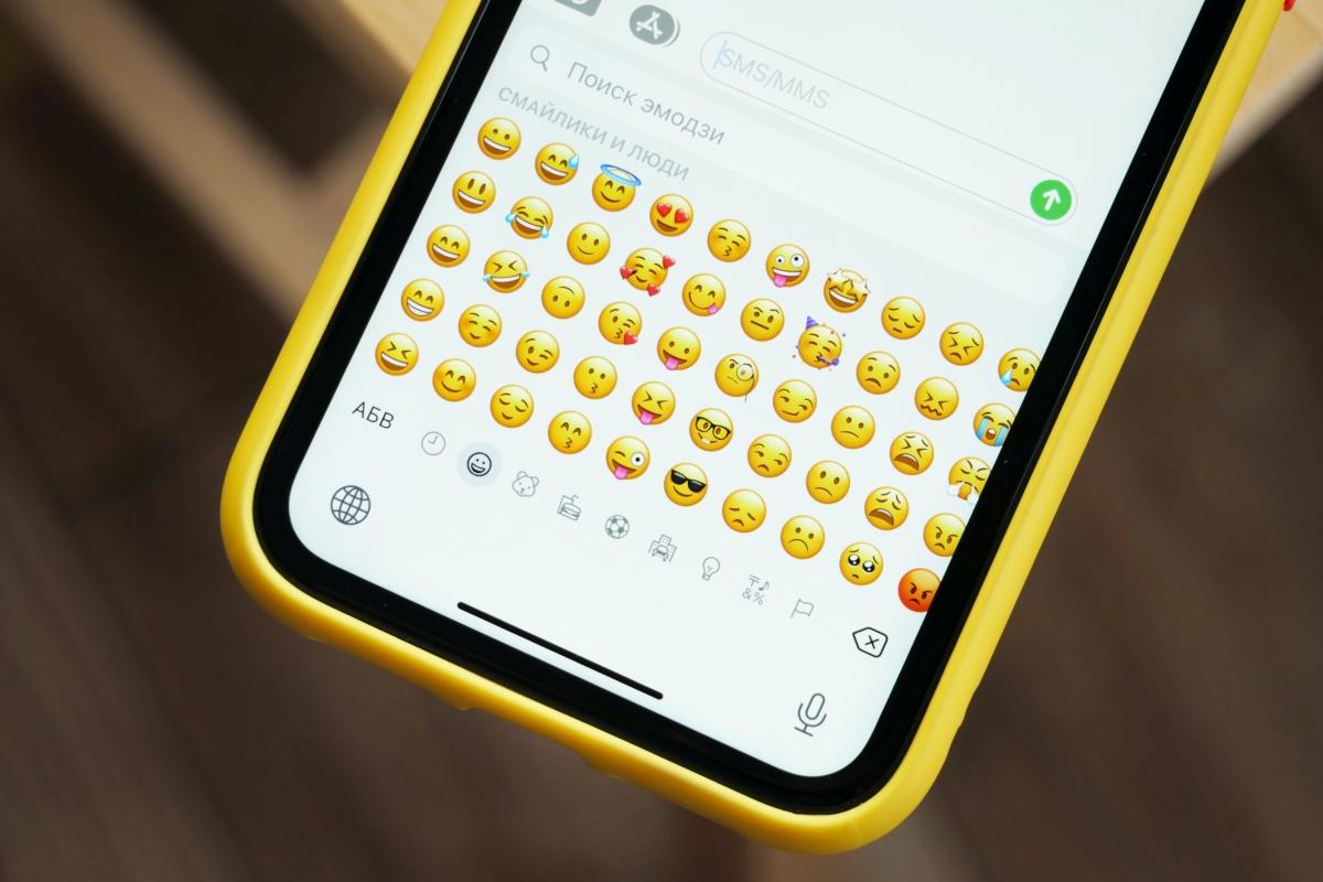 Conheça o verdadeiro significado dos emojis do WhatsApp