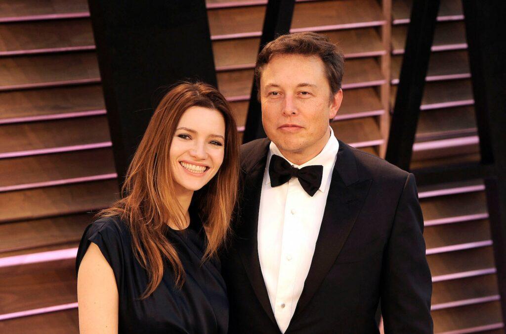 Imagem mostra talulah riley em matéria sobre família de elon musk