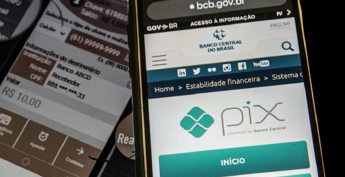 tela de acesso ao esocial e sistema de pagamentos PIX