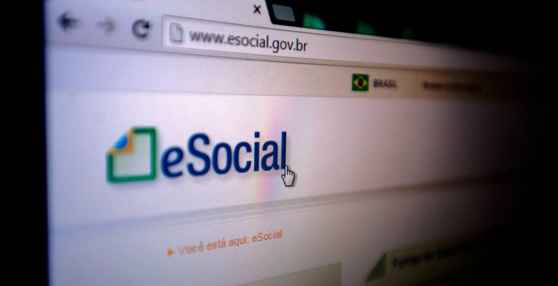 Foto mostra página do eSocial