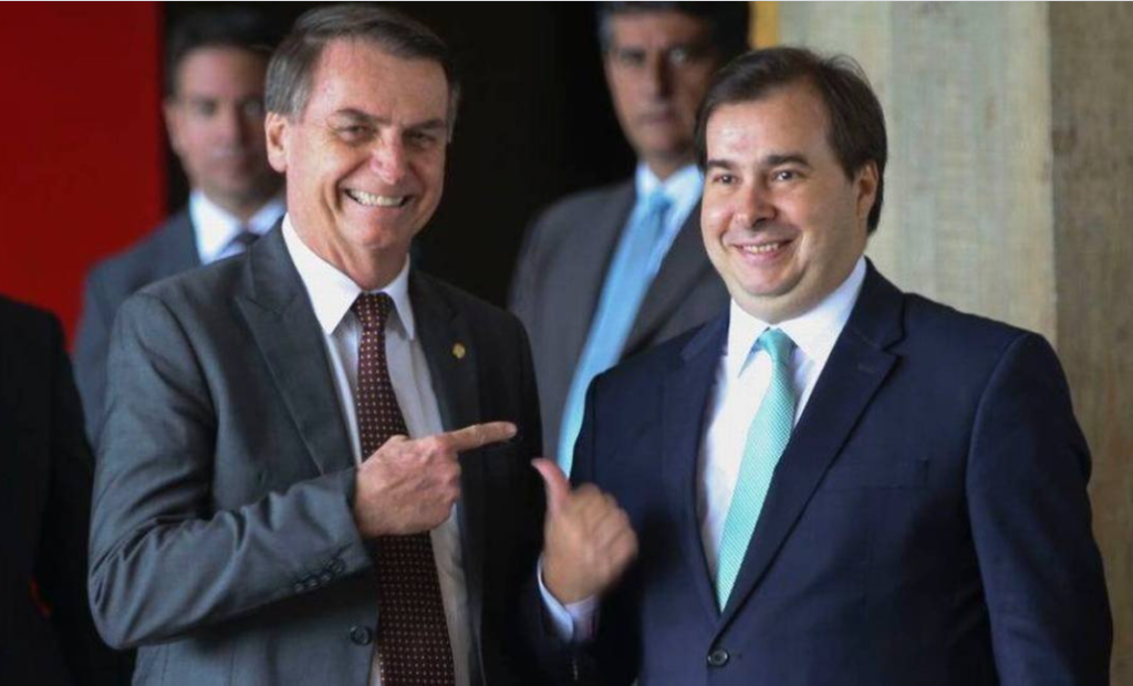 Rodrigo maia culpa bolsonaro pelas 200 mil mortes por covid-19 no brasil