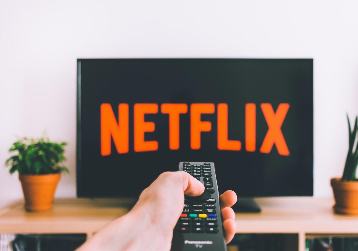 TOP 10  Confira os filmes e séries mais vistos na Netflix