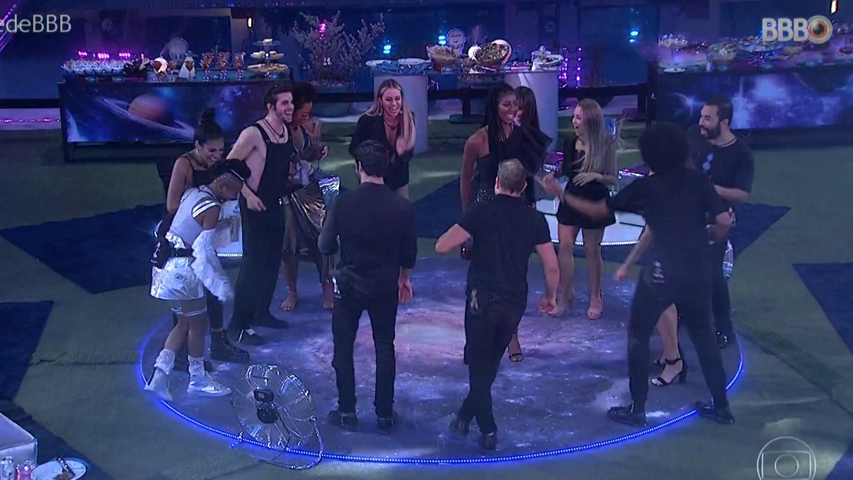 Imagem mostra festa no bbb21