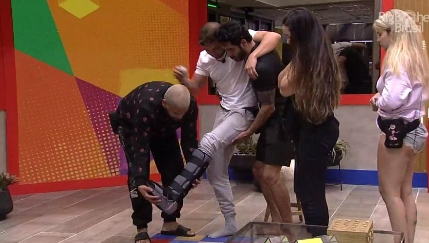 caio quebrou o pé no bbb21