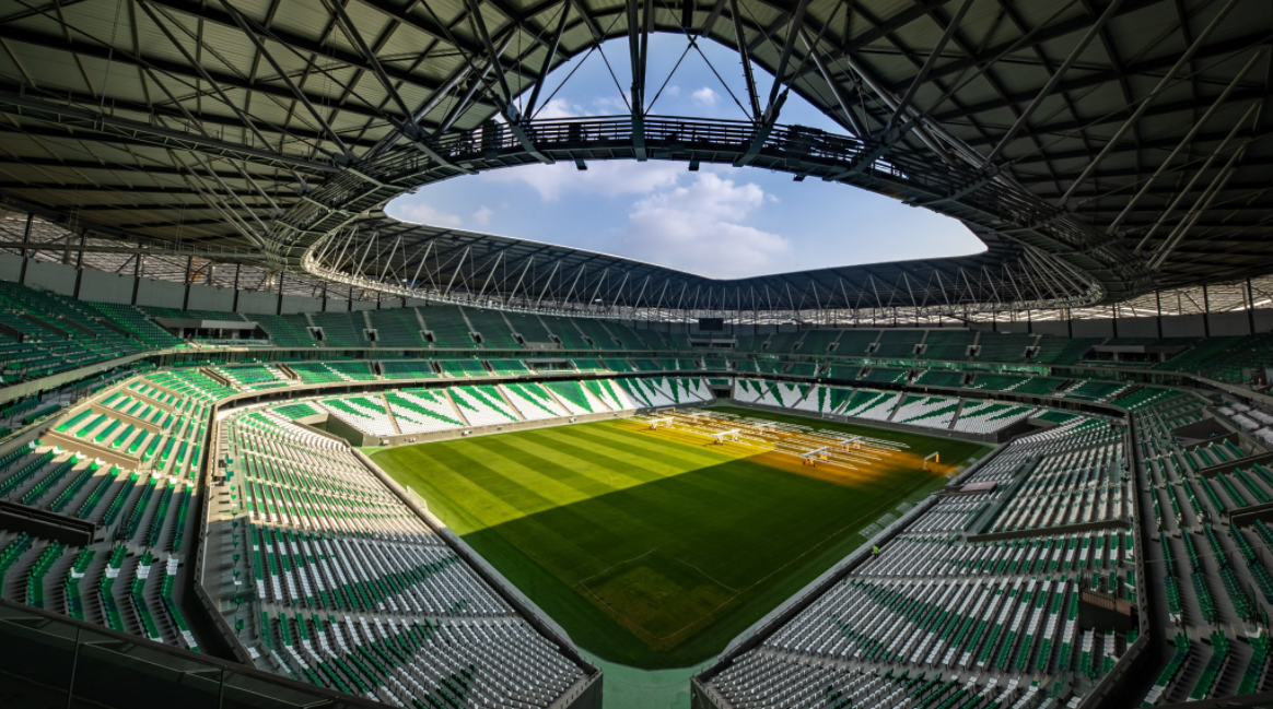 Estádio é internamente todo revestido de cores verdes e brancas