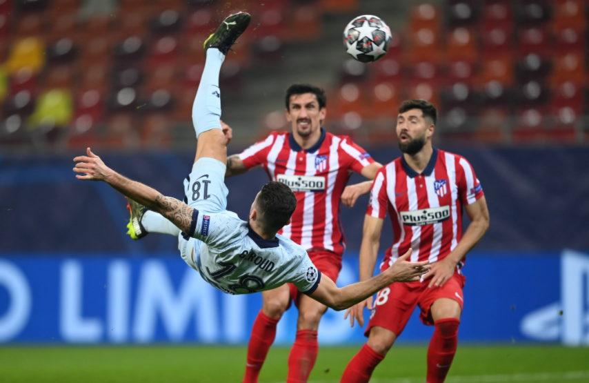 Chelsea vence Atlético de Madrid com gol de voleio do atacante Giroud