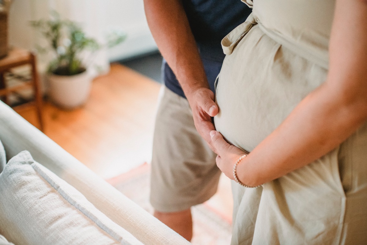 Imagem mostra barriga de grávida para a matéria de mulheres grávidas vacina