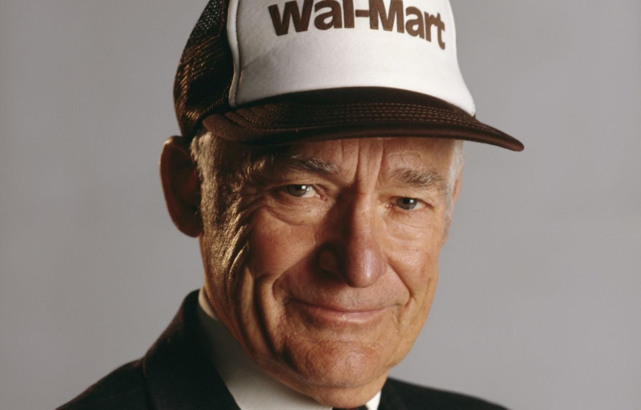 Mbora sam walton, fundador do wal-mart. Já tenha falecido, sua família ainda é a mais rica dos estados unidos. Foto: walmart/divulgação