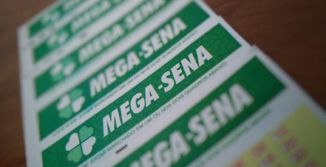 A imagem mostra volantes da Mega-Sena