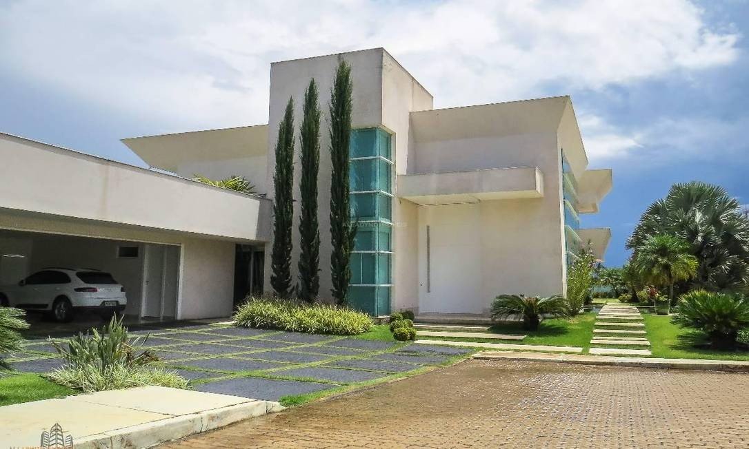 Imagem mostra fachada externo da mansão do flávio bolsonaro