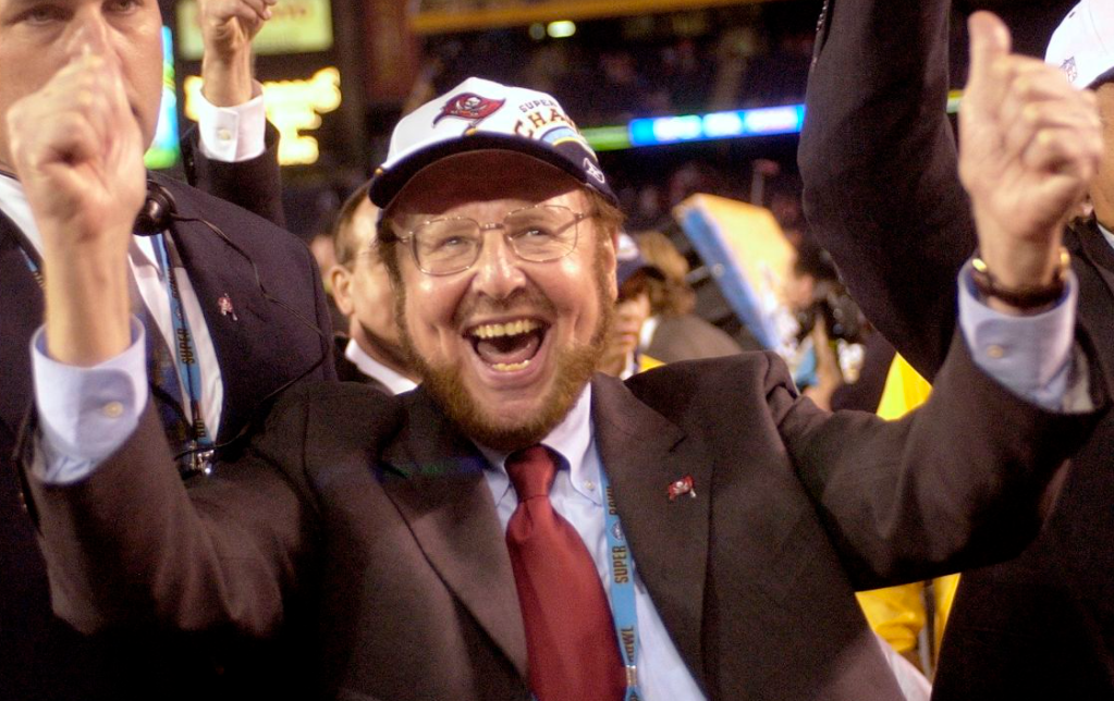 Malcolm glazer faleceu em 2014, e além do united, também era dono do tampa bay