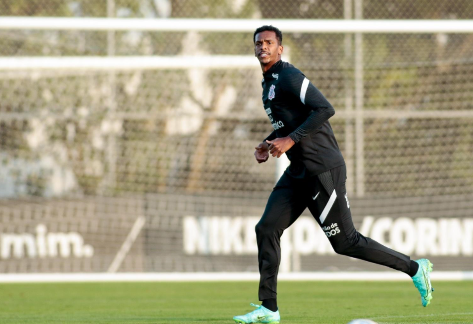 Jô em treinamento no corinthians, com a chuteira que gerou polêmica