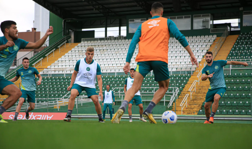 Confira como assistir o jogo entre Chapecoense e Ceará, hoje